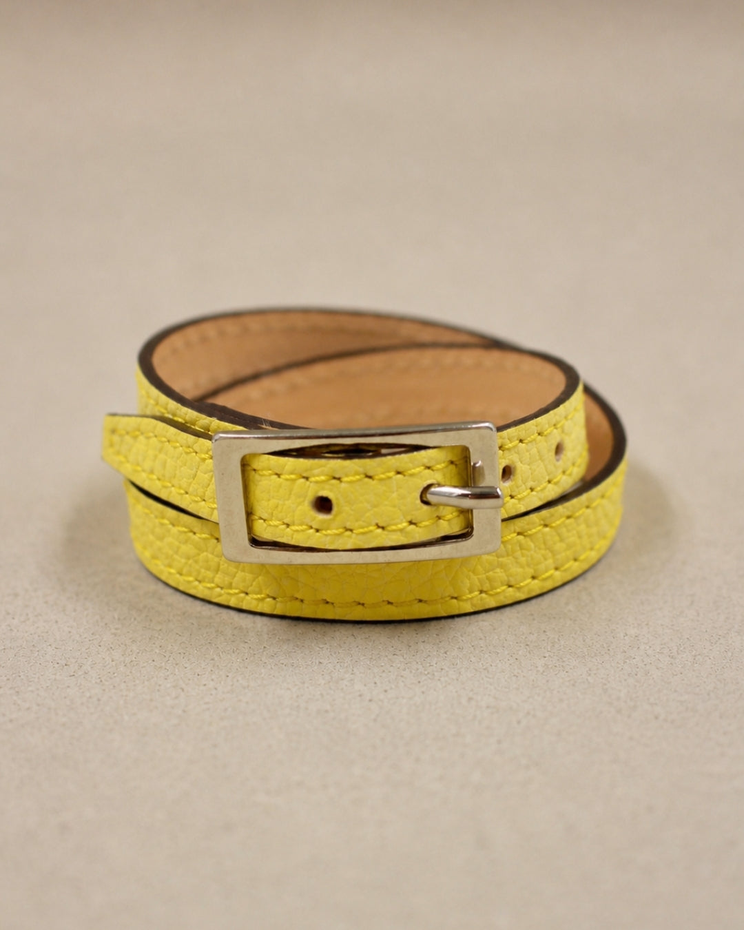 Bracelet double tour cuir jaune boucle argentée artisanal