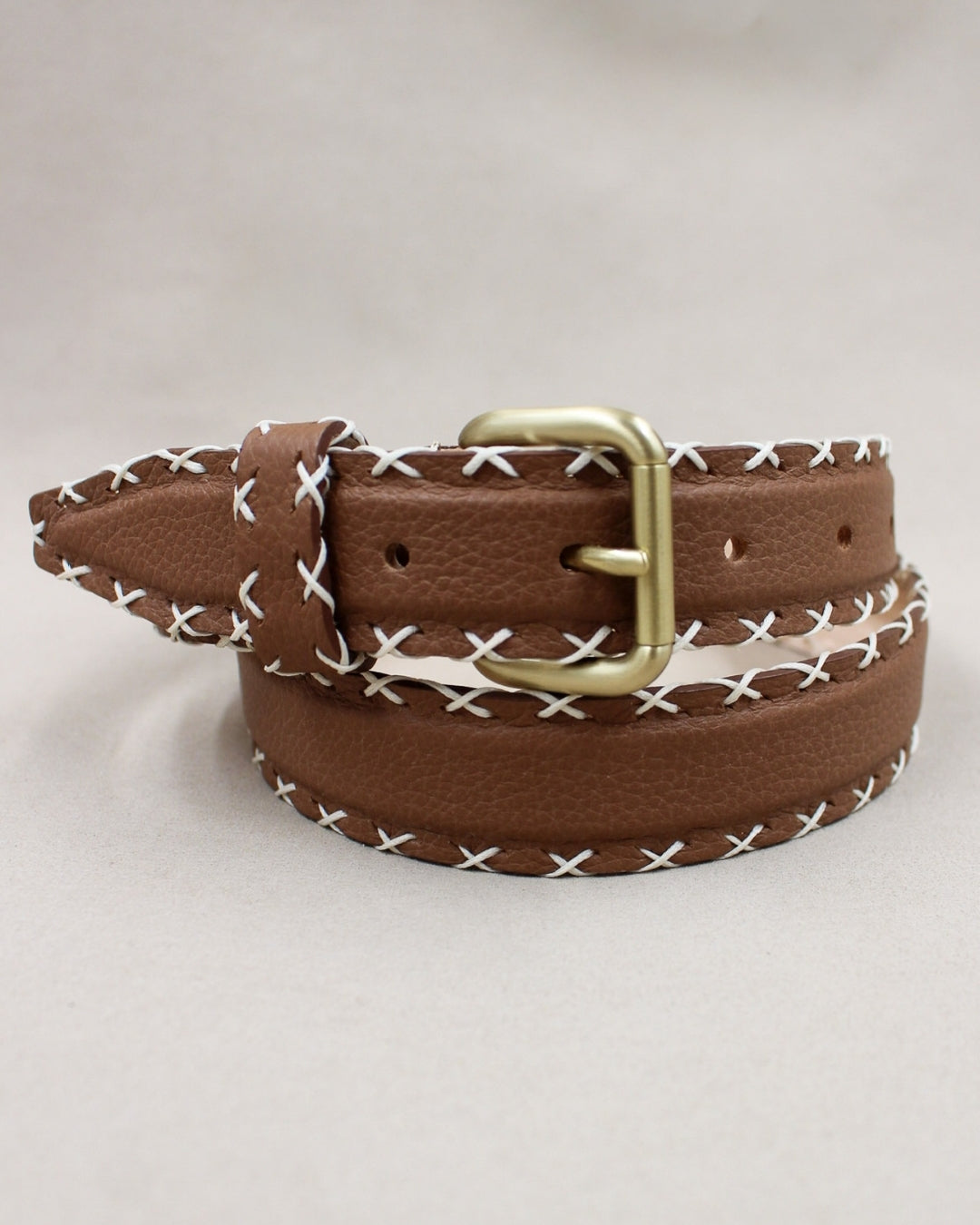 Ceinture point de croix cuir vachette camel boucle dorée faite main Berthille