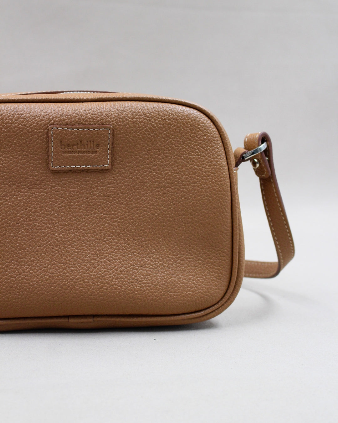 Minaudière cuir vachette camel bandoulière amovible Berthille
