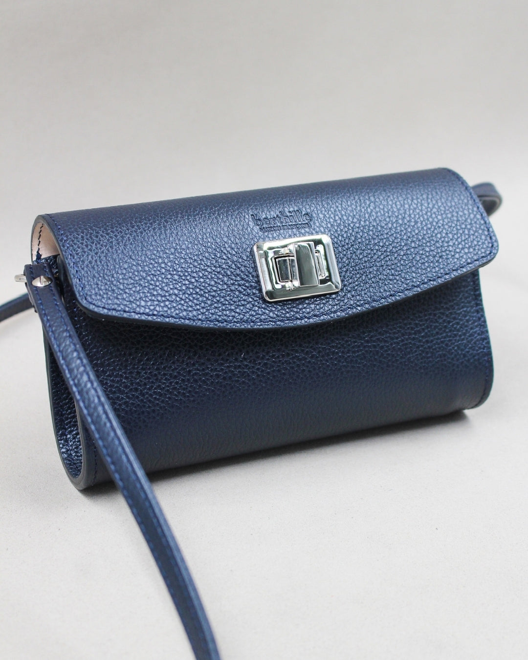 Pochette Trotter cuir marine vachette pleine fleur Berthille