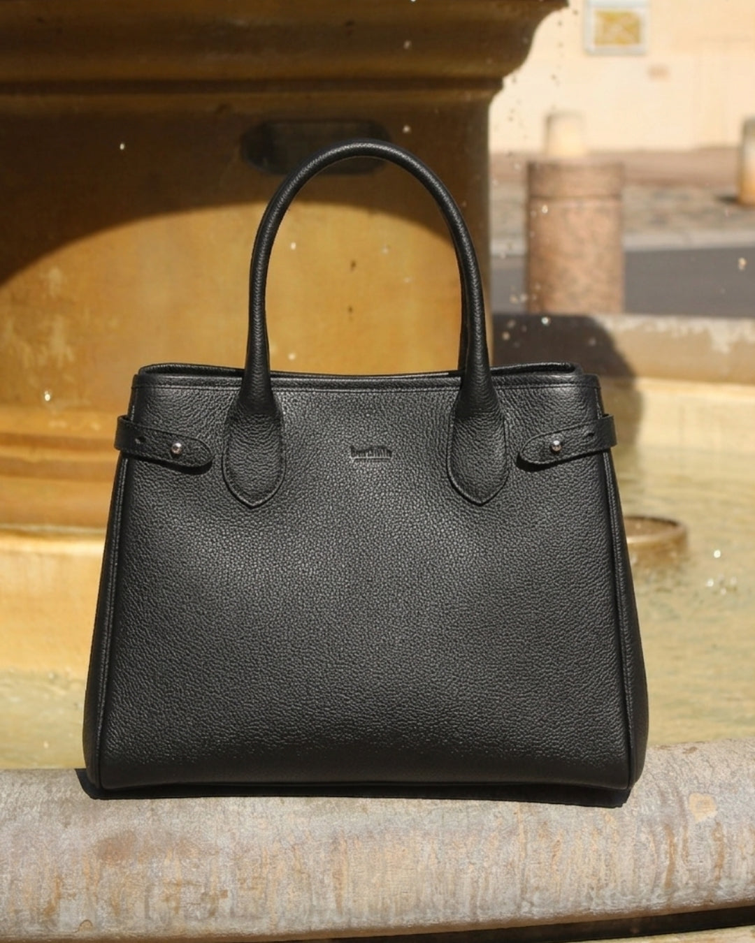 Sac Saint Moritz cuir noir doublure velours fermoir aimanté
