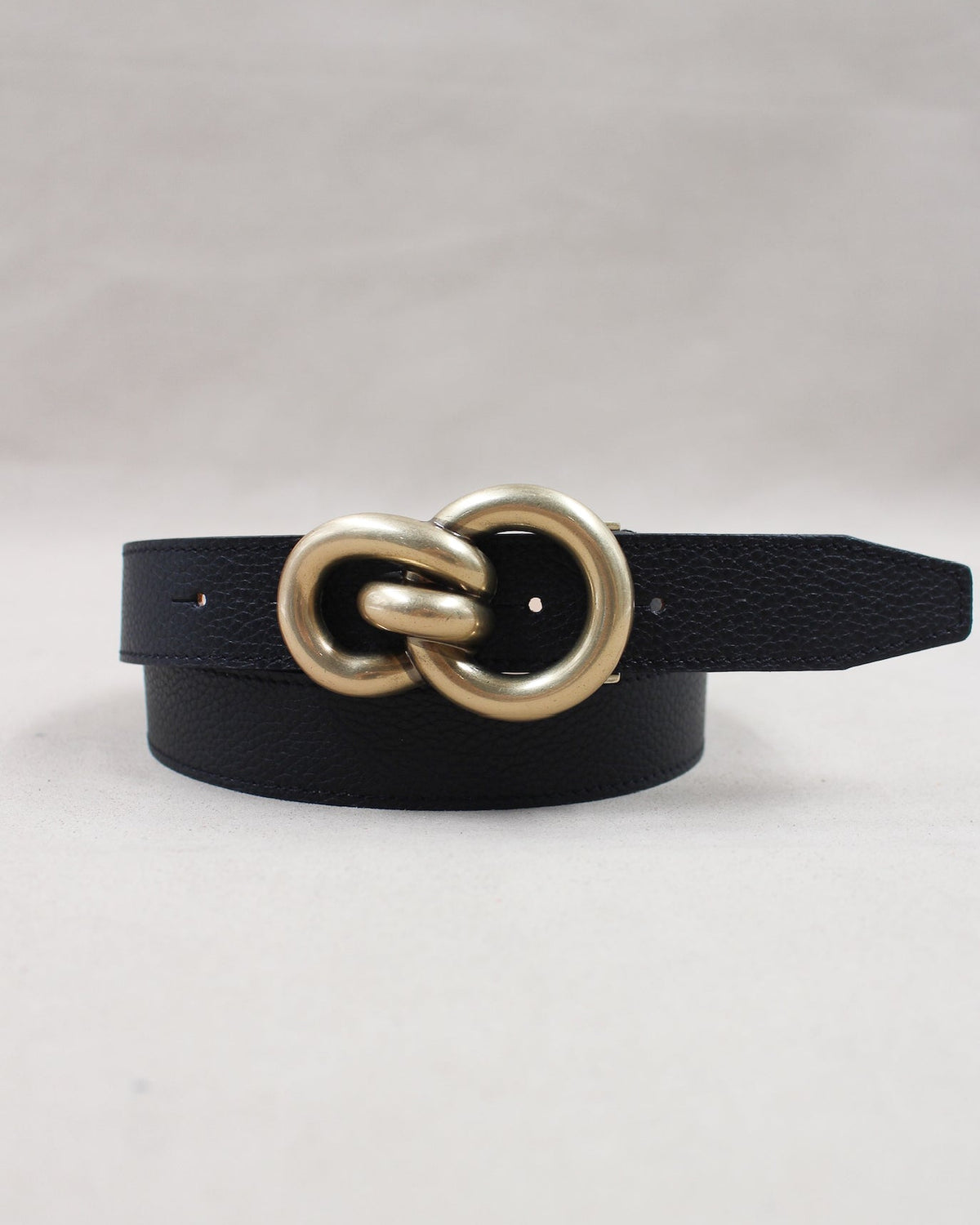 Ceinture cuir grainé noir enroulée, boucle double anneaux dorée Berthille