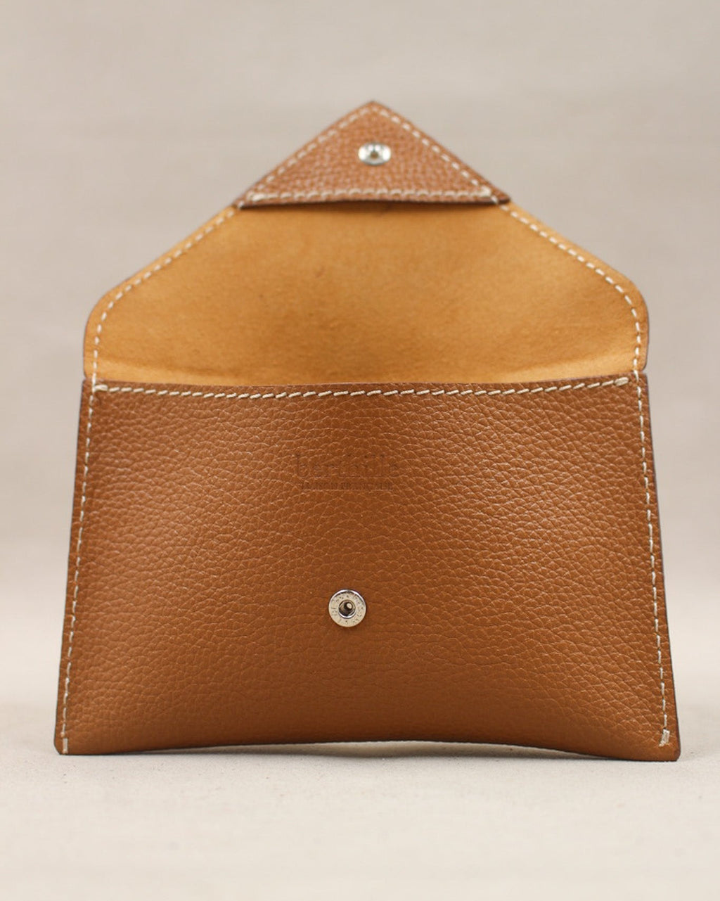 Pochette Lutecia entrouverte en cuir pleine fleur Cuero, fermeture pression, maison Berthille