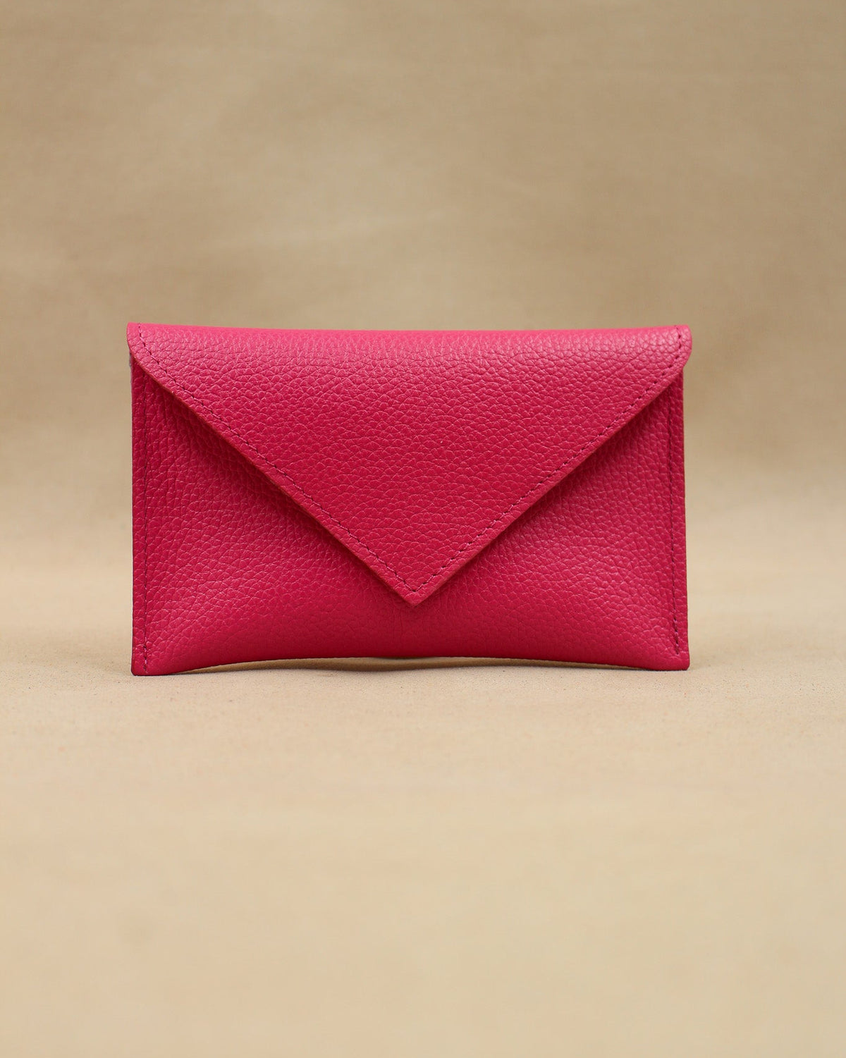 Pochette Lutecia en cuir pleine fleur, coloris Fuchsia, maroquinerie française Berthille