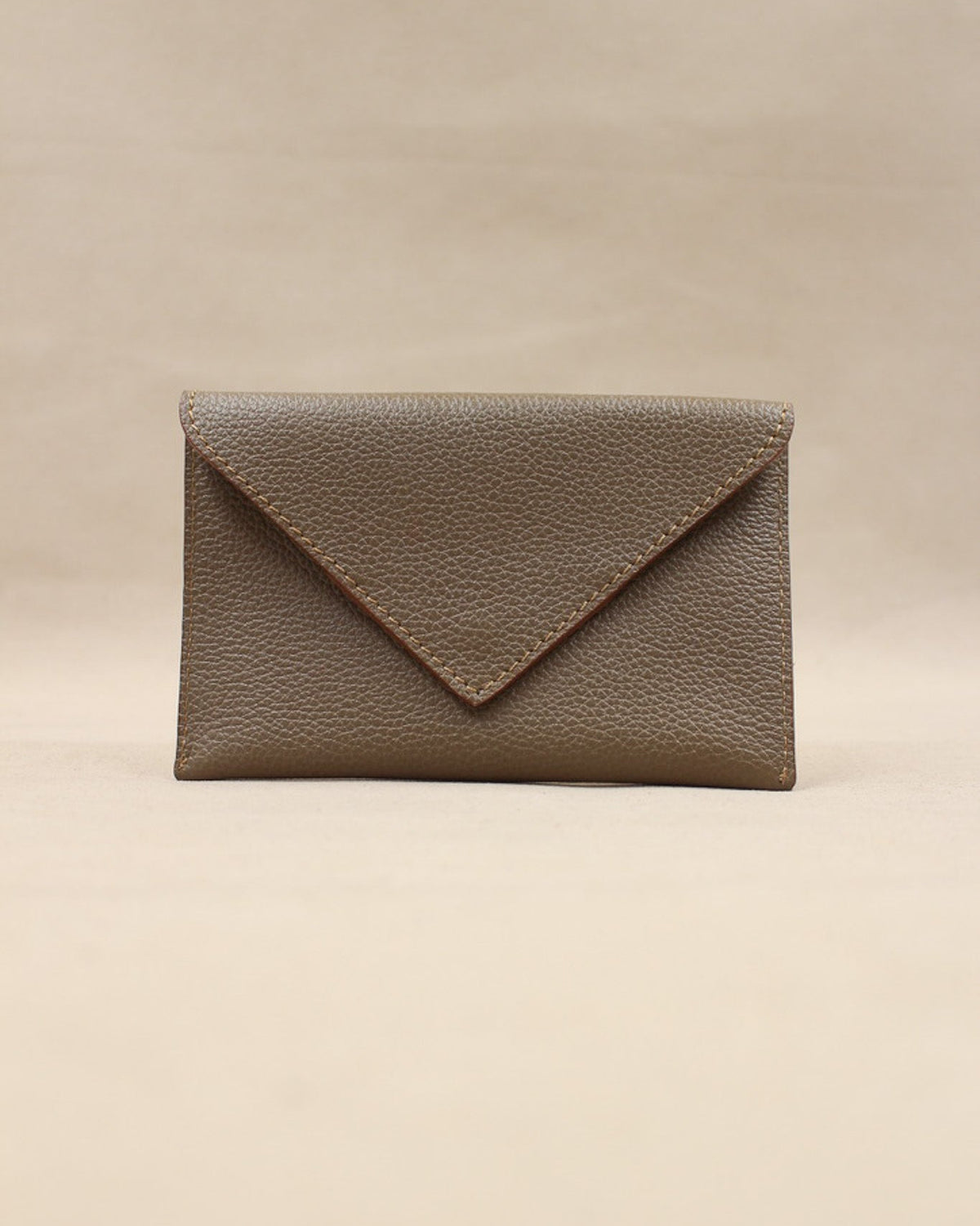 Pochette Lutecia en cuir pleine fleur, coloris Havane, maison Berthille
