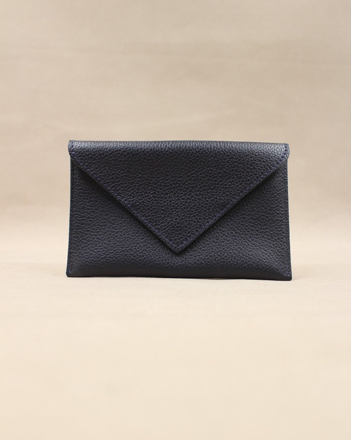 Pochette Lutecia en cuir pleine fleur, coloris Marine, maison Berthille