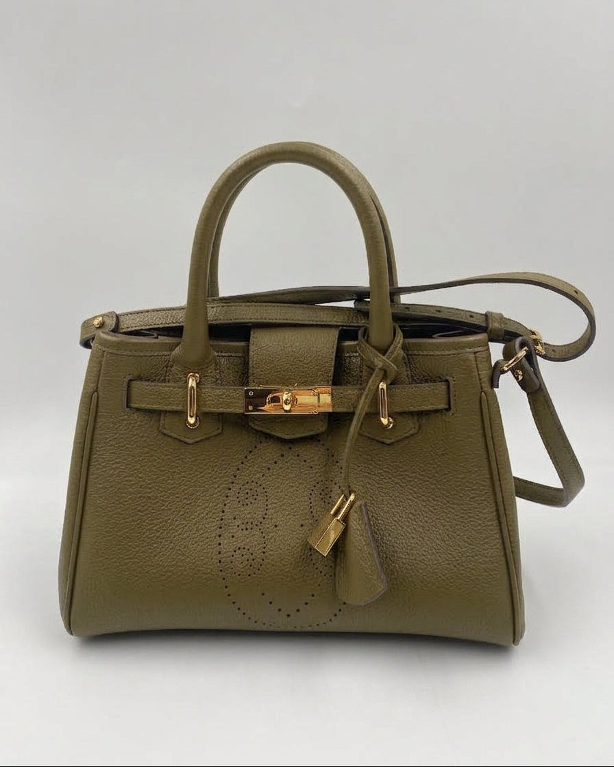 Sac à main Mini Vendôme en cuir kaki vue de face, motif perforé bout fleuri, deux anses, fermoir doré, cadenas, clochette en cuir et bandoulière amovible, fabriqué en France par Berthille