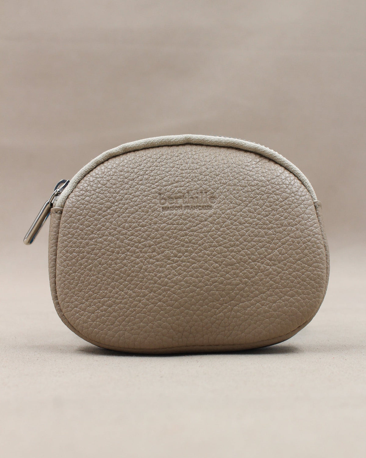 Porte-monnaie cuir vachette pleine fleur coloris beige naturel, fermeture zip – Berthille Atelier de Maroquinerie