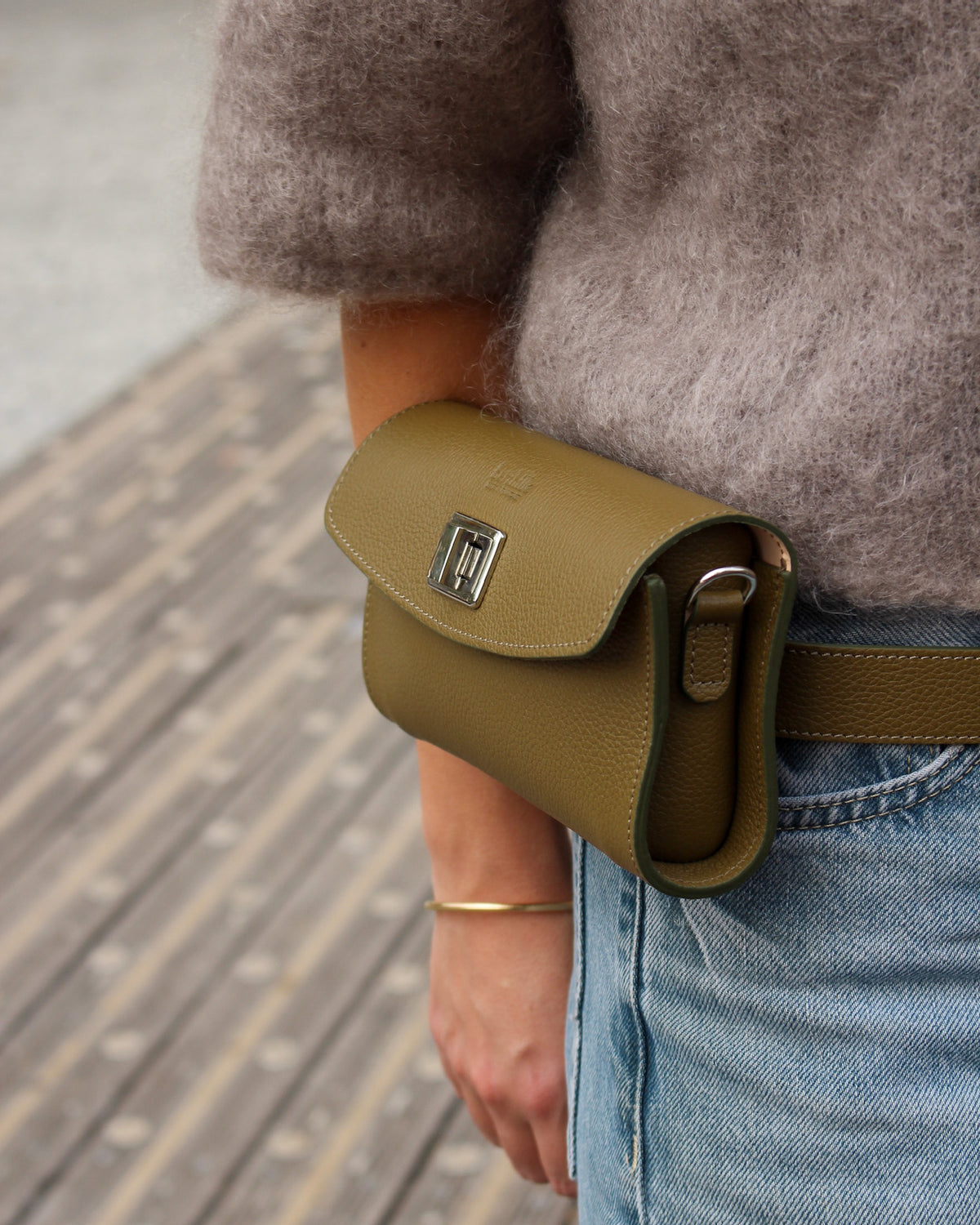 pochette pour femme kaki porter en ceinture ou en bandoulière 